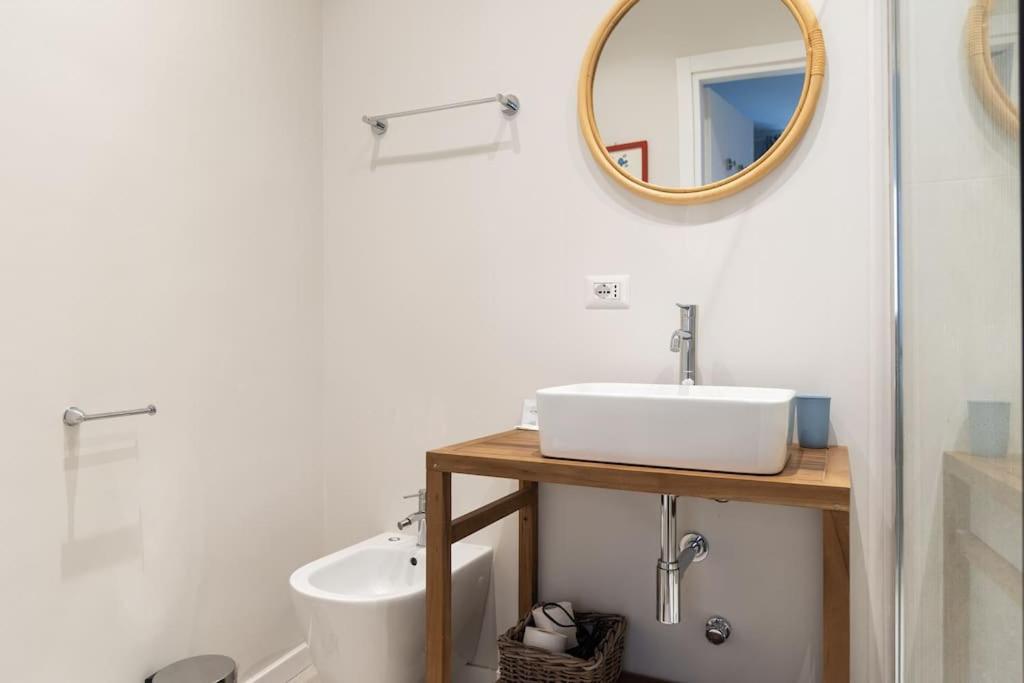 Youhosty - Ticinese Suite 1 Milan Bagian luar foto