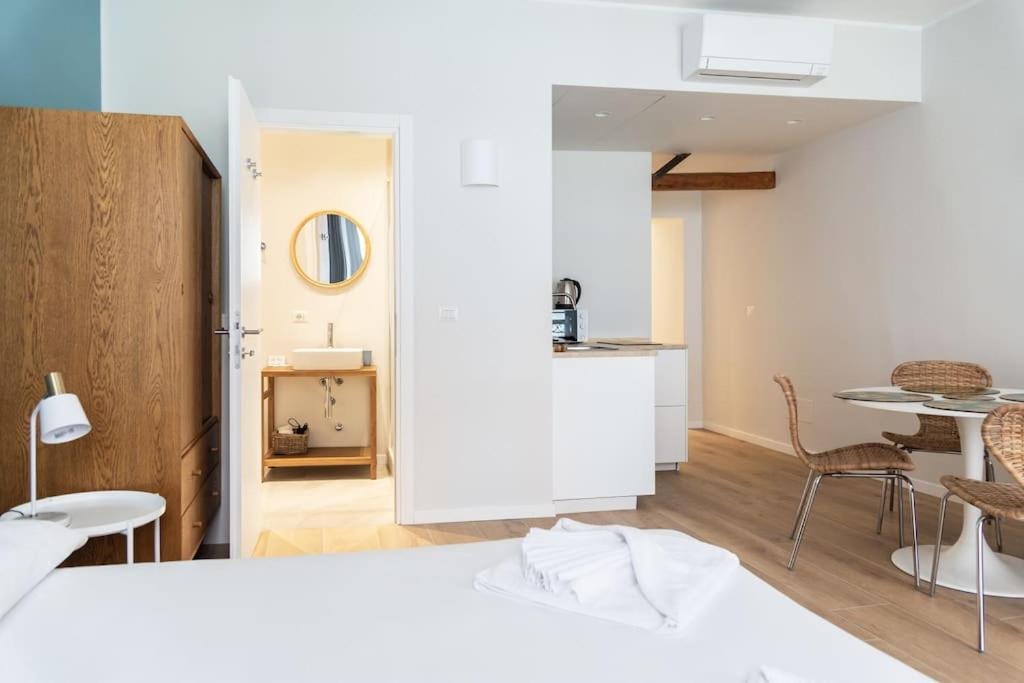 Youhosty - Ticinese Suite 1 Milan Bagian luar foto